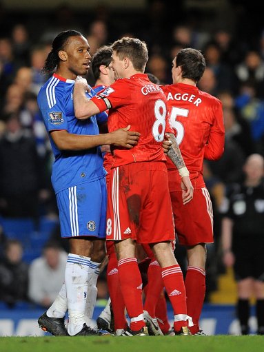 他听到旁桌 他听到旁桌